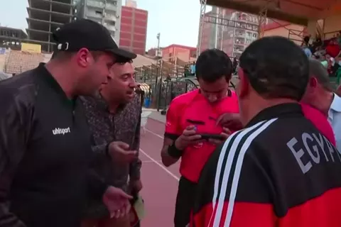 "غاب الـ VAR فحضر الهاتف".. غرائب التحكيم مستمرة في دوري الدرجة الثانية (فيديو)